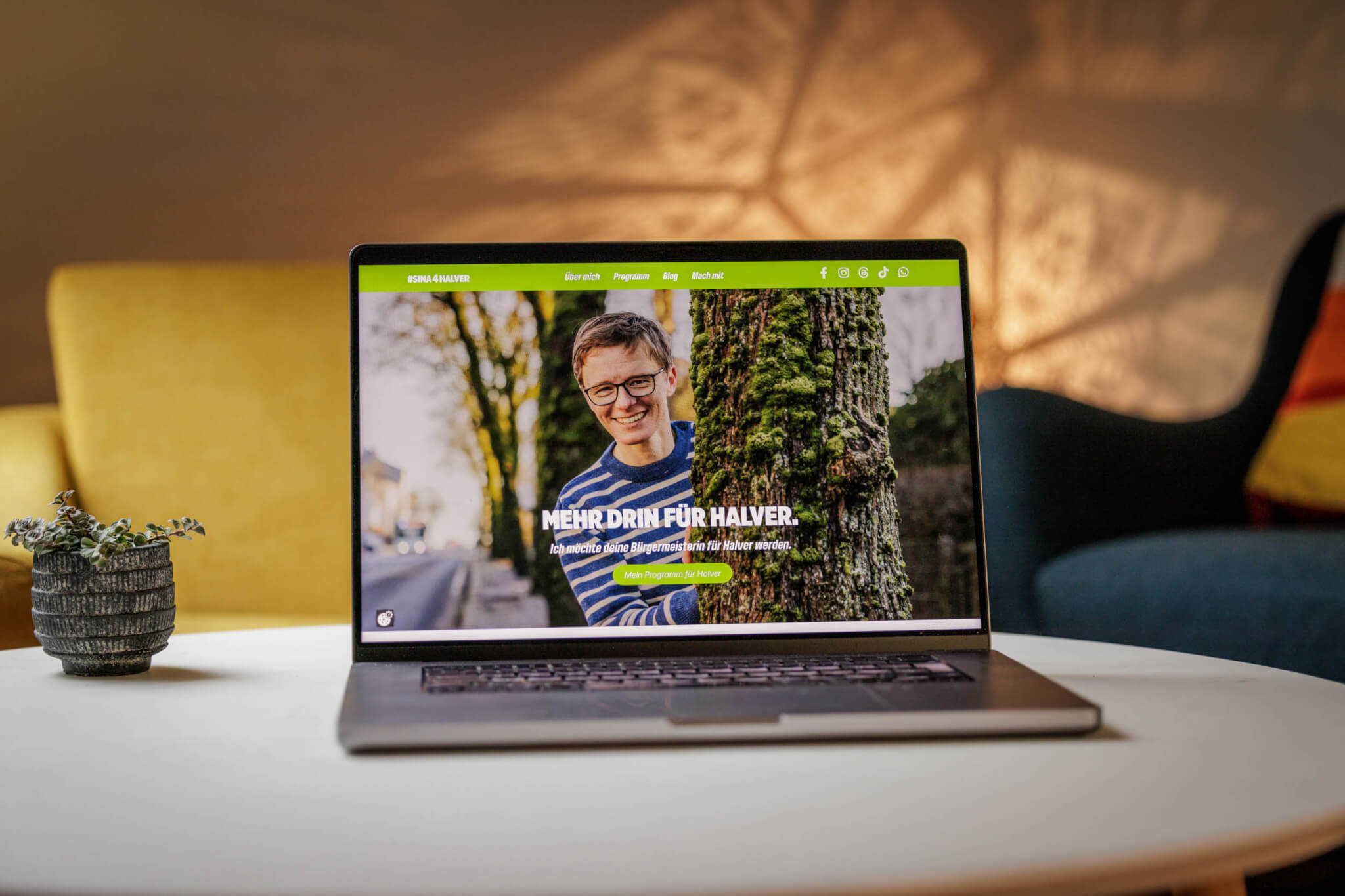 Das Bild zeugt die Startseite der neuen Homepage der Grünen Bürgermeisterkandidatin Sina Löschke aus Halver.